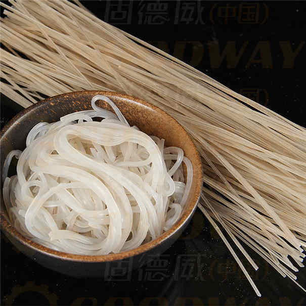 這樣的粉條機(jī)加工紅薯粉條，你見過嗎？一天能做8噸